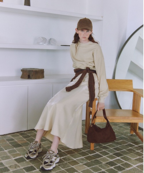 emmi（エミ）の「シャイニーサテンナロースカート（スカート・レディース・ネイビー/ピンク/アイボリー・0/1）」の2枚目の写真