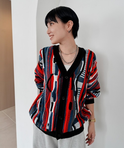 RODEO CROWNS WIDE BOWL（ロデオクラウンズワイドボウル）の「3Dマルチカラーニットカーディガン（カーディガン/ボレロ・レディース・ブルー系その他3/ブルー系その他2/ブラック系その他/ベージュ系その他・MEDIUM/LARGE）」の2枚目の写真