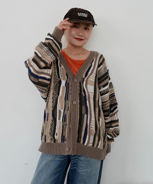 RODEO CROWNS WIDE BOWL（ロデオクラウンズワイドボウル）の「3Dマルチカラーニットカーディガン（カーディガン/ボレロ・レディース・ブルー系その他3/ブルー系その他2/ブラック系その他/ベージュ系その他・MEDIUM/LARGE）」の3枚目の写真