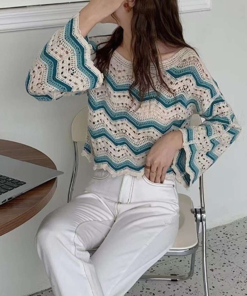 maison de LATIR(メゾンドラティール)の「大人かわいいクロシェ長袖プルオーバー(シャツ/ブラウス・レディース・ブルー/イエロー・FREE)」の5枚目の写真