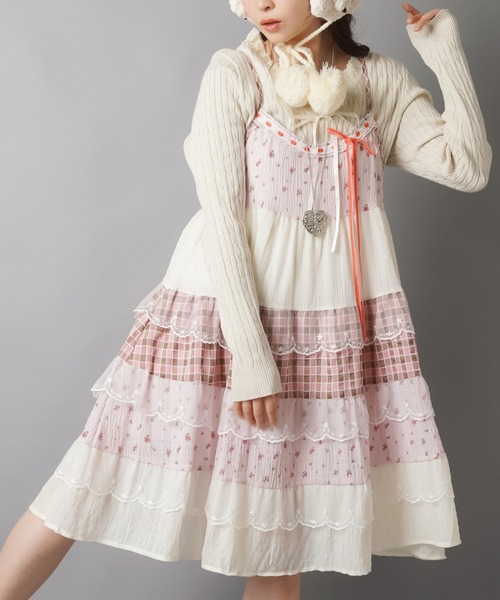 SPINNS（スピンズ）の「異素材のときめきをぎゅっと☆★ヴィンテージ風キャミワンピ（ワンピース・レディース・ブラック/ピンク/グリーン/ブラウン/ブルー・ONESIZE）」の5枚目の写真