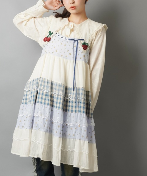 SPINNS（スピンズ）の「異素材のときめきをぎゅっと☆★ヴィンテージ風キャミワンピ（ワンピース・レディース・ブラック/ピンク/グリーン/ブラウン/ブルー・ONESIZE）」の4枚目の写真