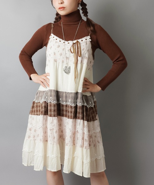 SPINNS（スピンズ）の「異素材のときめきをぎゅっと☆★ヴィンテージ風キャミワンピ（ワンピース・レディース・ブラック/ピンク/グリーン/ブラウン/ブルー・ONESIZE）」の17枚目の写真