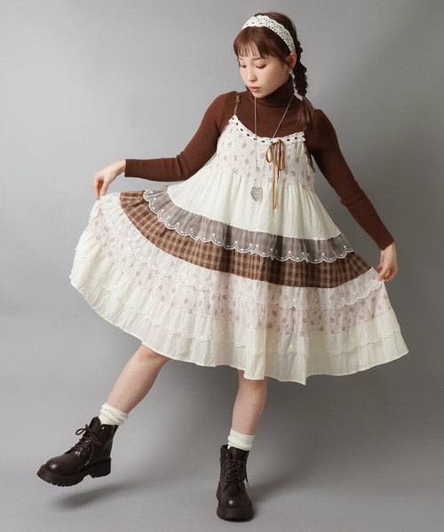 SPINNS（スピンズ）の「異素材のときめきをぎゅっと☆★ヴィンテージ風キャミワンピ（ワンピース・レディース・ブラック/ピンク/グリーン/ブラウン/ブルー・ONESIZE）」の8枚目の写真