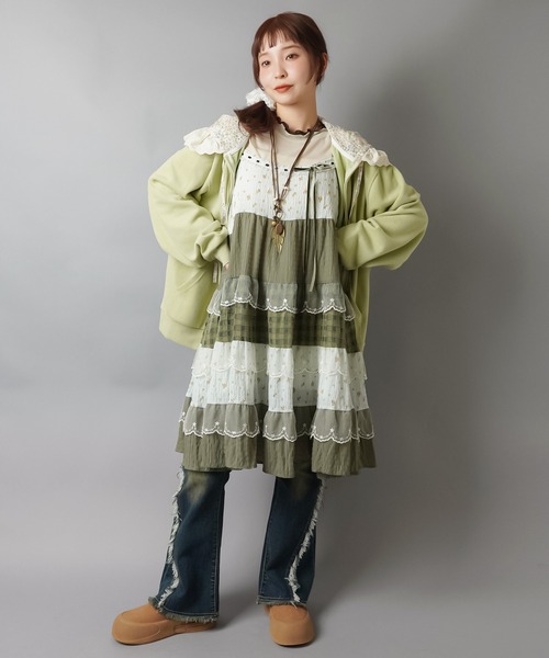 SPINNS（スピンズ）の「異素材のときめきをぎゅっと☆★ヴィンテージ風キャミワンピ（ワンピース・レディース・ブラック/ピンク/グリーン/ブラウン/ブルー・ONESIZE）」の7枚目の写真