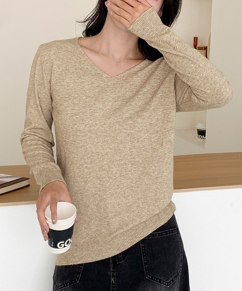 LOWO(ロワ)の「【12色展開】シンプル Vネック ニット プルオーバー(ニット/セーター・レディース・オフホワイト/グレー/ブラック/グレイッシュベージュ/カーキ/ベビーピンク/モカ/ベージュ/マスタード/ブラウン/ピンク/レッド・FREE)」の6枚目の写真