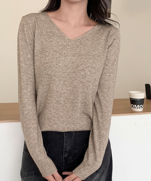 LOWO(ロワ)の「【12色展開】シンプル Vネック ニット プルオーバー(ニット/セーター・レディース・オフホワイト/グレー/ブラック/グレイッシュベージュ/カーキ/ベビーピンク/モカ/ベージュ/マスタード/ブラウン/ピンク/レッド・FREE)」の19枚目の写真