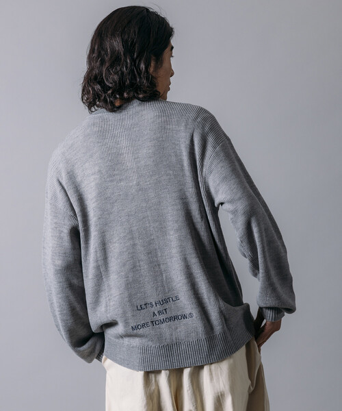 JE M'EN FOUS 刺繍 ニットセーター グレー セール】限定展開 リラックスフィット レタードランダム刺繍 クルー