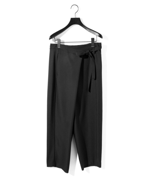 MIDIUMISOLID（ミディウミソリッド）の「MIDIUMISOLID ドレープラップパンツ（その他パンツ・レディース・ブラウン/ブラック/グレー・36）」の2枚目の写真