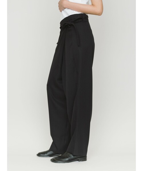 MIDIUMISOLID（ミディウミソリッド）の「MIDIUMISOLID ドレープラップパンツ（その他パンツ・レディース・ブラウン/ブラック/グレー・36）」の9枚目の写真