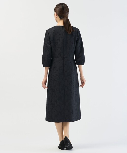 J.PRESS Ladies(J.プレス レディス)の「ボタニカルジャガード ワンピース(ワンピース・レディース・ネイビー系/ネイビー系5・XS/S)」の3枚目の写真