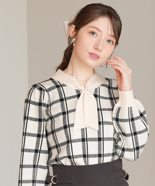 ASTORIA ODIER（アストリアオディール）の「チェック柄ジャガードボウタイプルオーバー（ニット/セーター・レディース・ブラック/サックスブルー/ホワイト・MEDIUM/LARGE）」の2枚目の写真