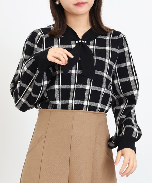 ASTORIA ODIER（アストリアオディール）の「チェック柄ジャガードボウタイプルオーバー（ニット/セーター・レディース・ブラック/サックスブルー/ホワイト・MEDIUM/LARGE）」の3枚目の写真