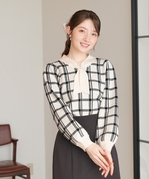 ASTORIA ODIER（アストリアオディール）の「チェック柄ジャガードボウタイプルオーバー（ニット/セーター・レディース・ブラック/サックスブルー/ホワイト・MEDIUM/LARGE）」の4枚目の写真