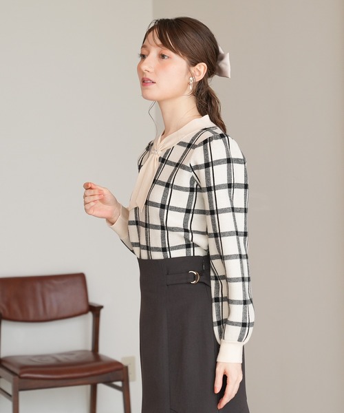 ASTORIA ODIER（アストリアオディール）の「チェック柄ジャガードボウタイプルオーバー（ニット/セーター・レディース・ブラック/サックスブルー/ホワイト・MEDIUM/LARGE）」の5枚目の写真