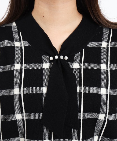 ASTORIA ODIER（アストリアオディール）の「チェック柄ジャガードボウタイプルオーバー（ニット/セーター・レディース・ブラック/サックスブルー/ホワイト・MEDIUM/LARGE）」の19枚目の写真