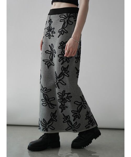 :ETHROF(イーサオブ)の「FLOWER JACQUARD BICOLOR KNIT SKIRT(スカート・レディース・ブラック/グレー/ブルー・MEDIUM)」の5枚目の写真