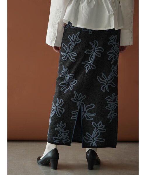 :ETHROF(イーサオブ)の「FLOWER JACQUARD BICOLOR KNIT SKIRT(スカート・レディース・ブラック/グレー/ブルー・MEDIUM)」の9枚目の写真
