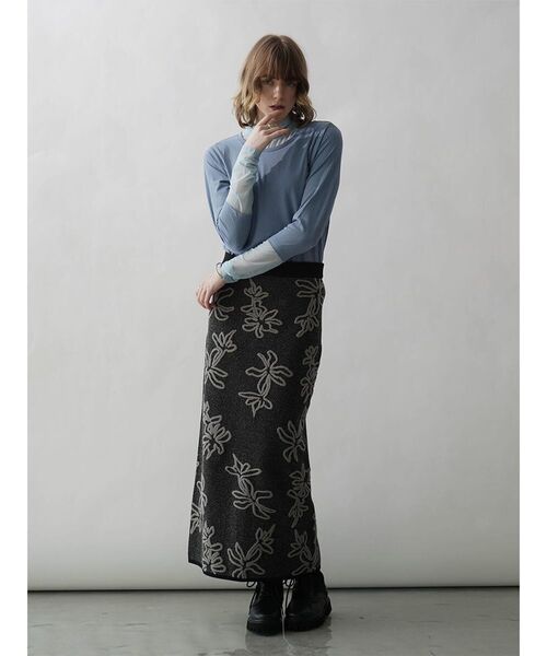 :ETHROF(イーサオブ)の「FLOWER JACQUARD BICOLOR KNIT SKIRT(スカート・レディース・ブラック/グレー/ブルー・MEDIUM)」の17枚目の写真