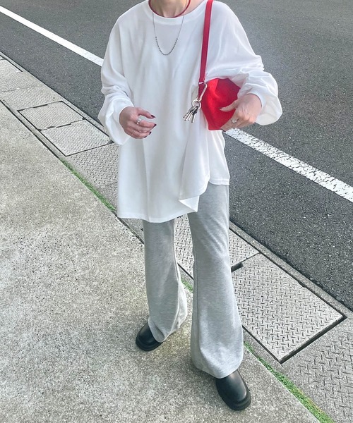 ISOOK（アイスー）の「スウェットフレアパンツ(kiharu select) / スウェットパンツ ハイウエスト ハイライズ ウエストゴム グレー ブラック 春服（スウェットパンツ・レディース・ブラック/グレー・FREE）」の2枚目の写真