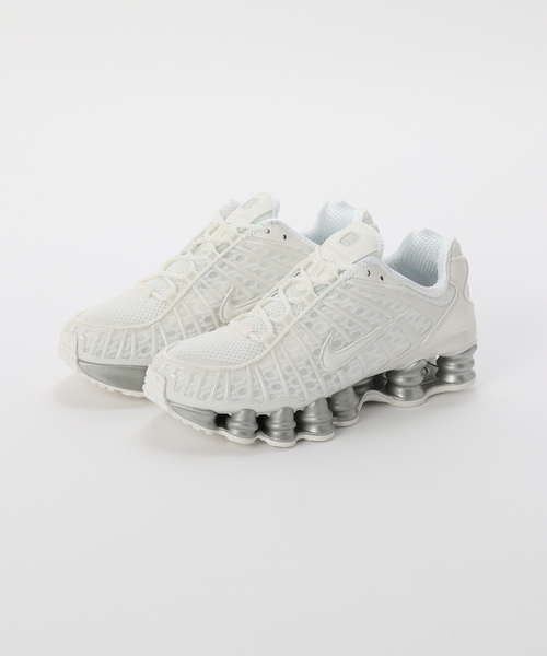 NIKE(ナイキ)の「【NIKE/ ナイキ】 ウィメンズ ショックス TL AR3566(スニーカー・レディース・ブラック/アイボリー・23.5cm/24.5cm/25.5cm/26.5cm/27.5cm)」の2枚目の写真