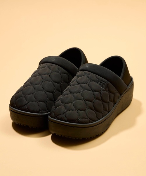 MEI（メイ）の「【 MEI / メイ 】レディース2WAY厚底モックシューズ ★アクリルチャーム付き★（スリッポン・レディース・ブラック/ベージュ/ピンク・S/M/L）」の2枚目の写真