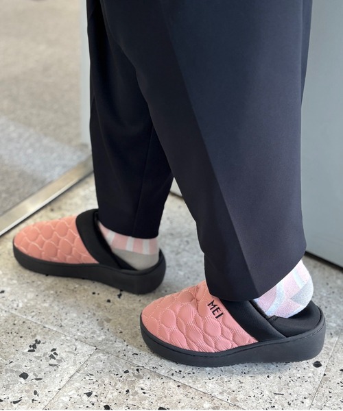 MEI（メイ）の「【 MEI / メイ 】レディース2WAY厚底モックシューズ ★アクリルチャーム付き★（スリッポン・レディース・ブラック/ベージュ/ピンク・S/M/L）」の17枚目の写真