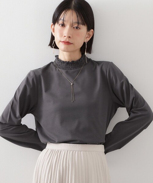 THE SHOP TK (ザ ショップ ティーケー )の「【冬のレイヤードスタイルに/吸湿発熱】 シャーリングカットソー(Tシャツ/カットソー・レディース・オフホワイト/スミクロ/ブラック・12/13)」の3枚目の写真