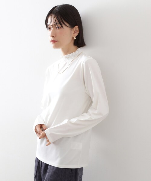 THE SHOP TK (ザ ショップ ティーケー )の「【冬のレイヤードスタイルに/吸湿発熱】 シャーリングカットソー(Tシャツ/カットソー・レディース・オフホワイト/スミクロ/ブラック・12/13)」の4枚目の写真