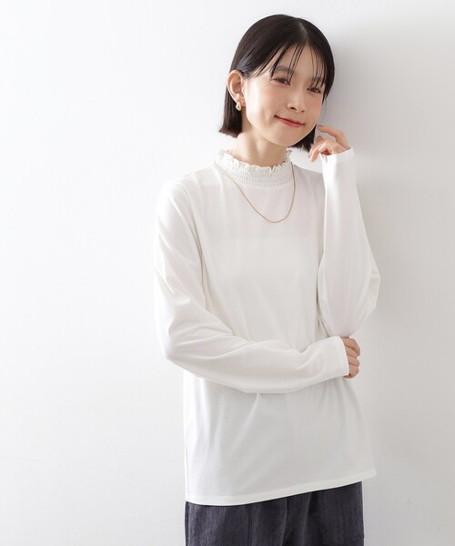 THE SHOP TK (ザ ショップ ティーケー )の「【冬のレイヤードスタイルに/吸湿発熱】 シャーリングカットソー(Tシャツ/カットソー・レディース・オフホワイト/スミクロ/ブラック・12/13)」の5枚目の写真