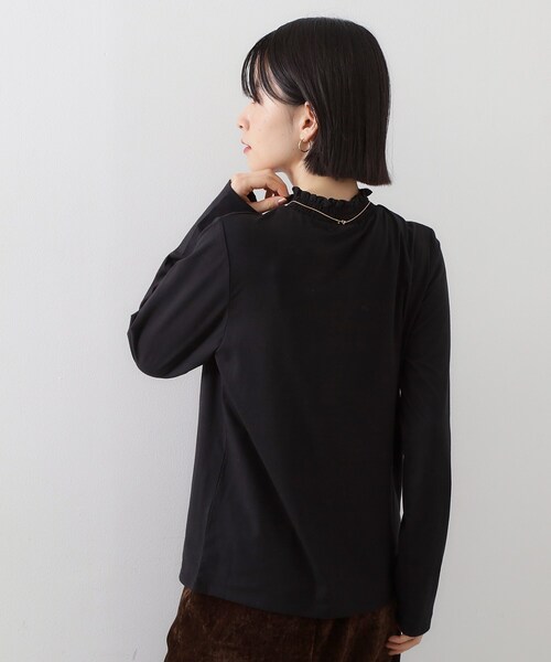 THE SHOP TK (ザ ショップ ティーケー )の「【冬のレイヤードスタイルに/吸湿発熱】 シャーリングカットソー(Tシャツ/カットソー・レディース・オフホワイト/スミクロ/ブラック・12/13)」の8枚目の写真