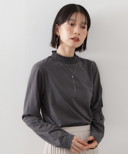 THE SHOP TK (ザ ショップ ティーケー )の「【冬のレイヤードスタイルに/吸湿発熱】 シャーリングカットソー(Tシャツ/カットソー・レディース・オフホワイト/スミクロ/ブラック・12/13)」の12枚目の写真