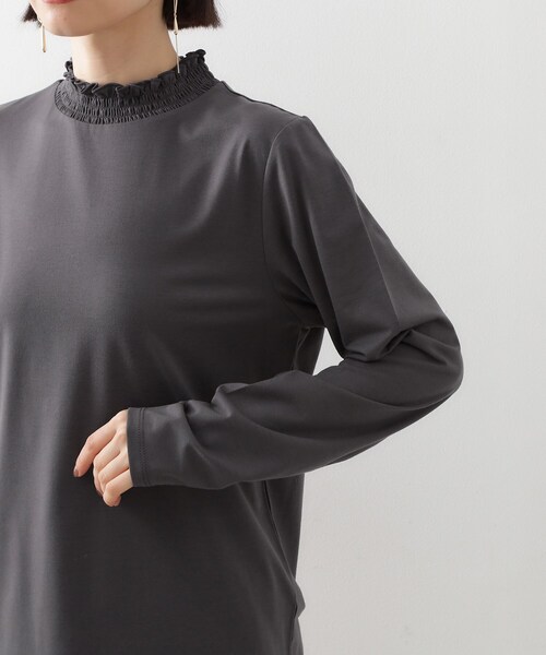 THE SHOP TK (ザ ショップ ティーケー )の「【冬のレイヤードスタイルに/吸湿発熱】 シャーリングカットソー(Tシャツ/カットソー・レディース・オフホワイト/スミクロ/ブラック・12/13)」の20枚目の写真