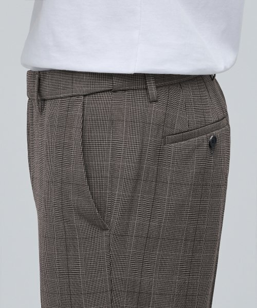 MUSINSA STANDARD（ムシンサスタンダード）の「グレンチェッカーテーパード隠しバンディングクロップドスラックス[ダークベージュ]（スラックス・メンズ・その他・27/28/29/42/30/26）」の5枚目の写真