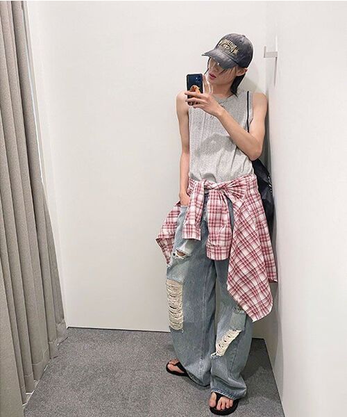 SUPERSUB(スーパーサブ)の「ディストロイドウォッシングデニムパンツ - ライトブルー(デニムパンツ・レディース・その他・MEDIUM/LARGE/SMALL)」の21枚目の写真