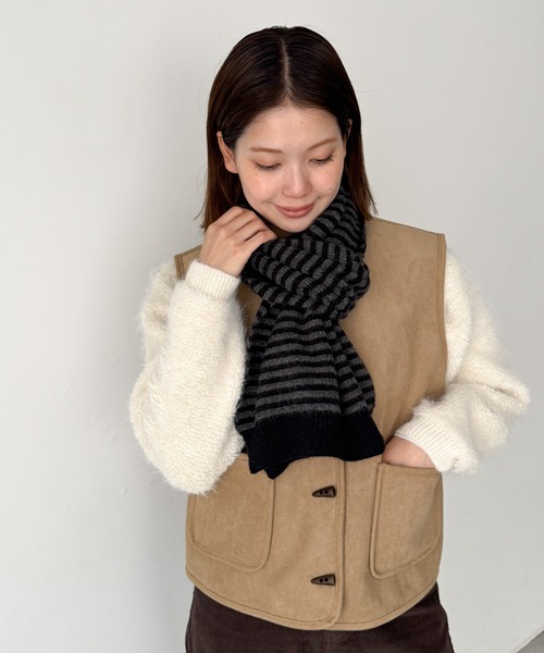 CANAL JEAN(キャナルジーン)の「El mar ボーダーマフラー(マフラー・レディース・ネイビー/チャコールグレー/ブラック/ブラウン/ブルー・ONE SIZE)」の2枚目の写真