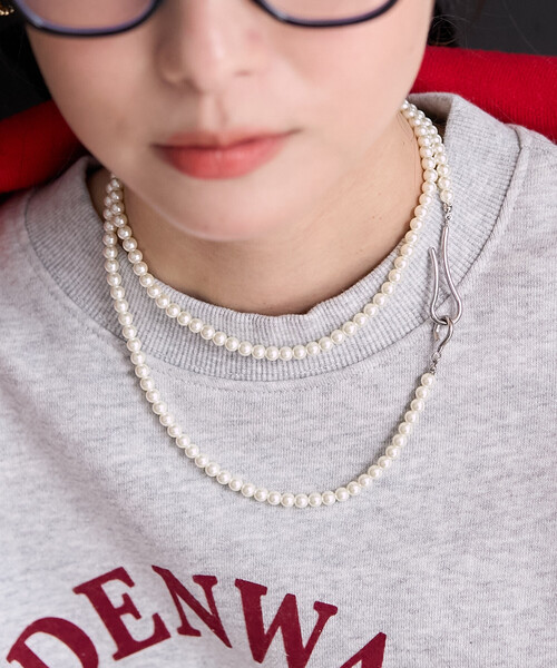 FREAK'S STORE（フリークスストア）の「ロング パール フック ネックレス（ネックレス・レディース・シルバー・ONE SIZE）」の3枚目の写真