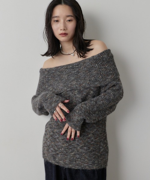 HANNE(アン)の「MIXオフショルニット(ニット/セーター・レディース・グレー/ベージュ・FREE)」の1枚目の写真