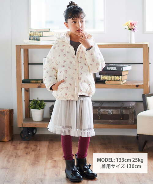 BeBe（ベベ）の「ラメチュールフリルティアードスカート（スカート・キッズ・オフホワイト/グレー・140cm/130cm/150cm/120cm）」の4枚目の写真