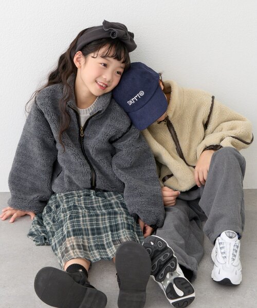 CIAOPANIC TYPY(チャオパニックティピー)の「【KIDS】【ジュニアサイズあり】気温対応ママとお揃い!ぬくかる2WAYマルチウェイボアジャケット(OSORO)(ブルゾン・キッズ・チャコールグレー/アイボリー・150/130/110)」の3枚目の写真