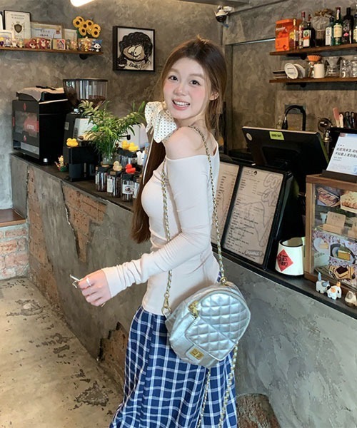 urge:(アージコロン )の「【URGE:】ワンショルダー タイト カットソー トップス(Tシャツ/カットソー・レディース・ブラウン/ネイビー/グレー/アイボリー/ブラック・SMALL/MEDIUM/LARGE/X-LARGE)」の1枚目の写真
