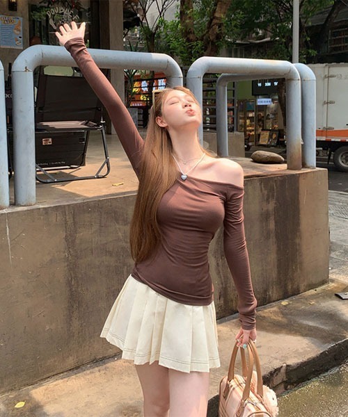 urge:(アージコロン )の「【URGE:】ワンショルダー タイト カットソー トップス(Tシャツ/カットソー・レディース・ブラウン/ネイビー/グレー/アイボリー/ブラック・SMALL/MEDIUM/LARGE/X-LARGE)」の16枚目の写真