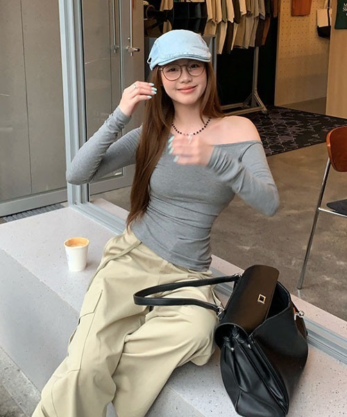 urge:(アージコロン )の「【URGE:】ワンショルダー タイト カットソー トップス(Tシャツ/カットソー・レディース・ブラウン/ネイビー/グレー/アイボリー/ブラック・SMALL/MEDIUM/LARGE/X-LARGE)」の13枚目の写真