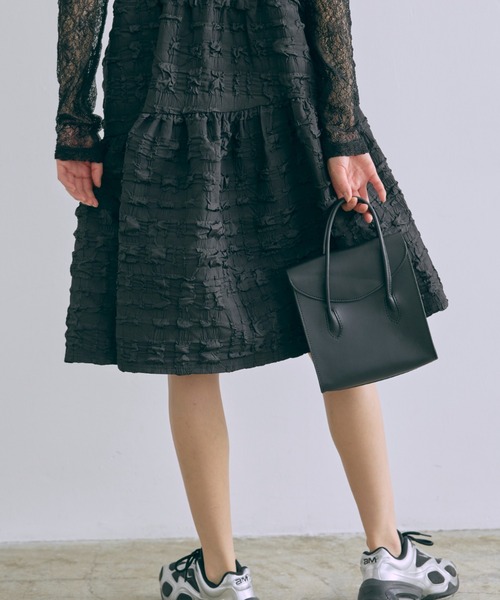 EN NEUME（エンノイム）の「Smooth Flap Square Bag（ハンドバッグ・レディース・ブラック・ONE SIZE）」の7枚目の写真