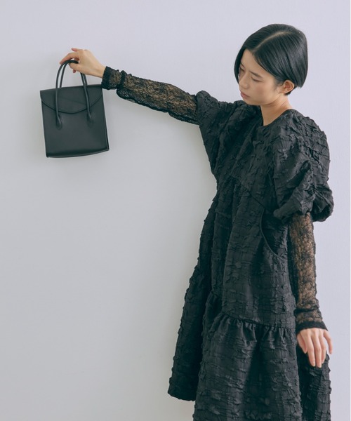 EN NEUME（エンノイム）の「Smooth Flap Square Bag（ハンドバッグ・レディース・ブラック・ONE SIZE）」の4枚目の写真
