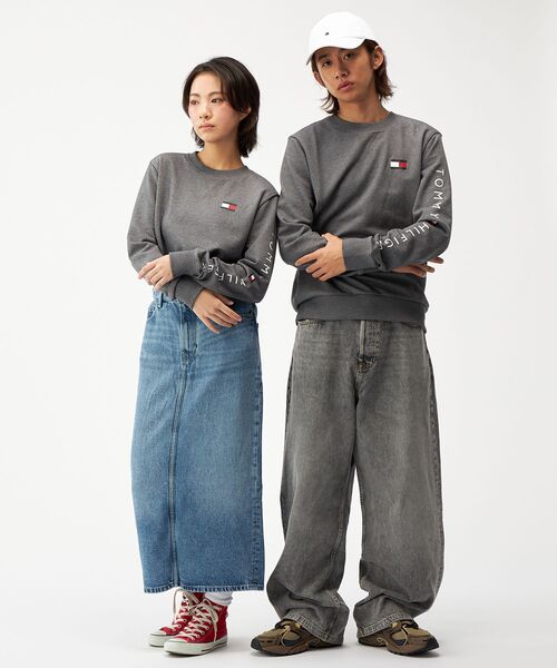 TOMMY HILFIGER(トミーヒルフィガー)の「【オンライン限定】フレンチテリー ロゴ ロングスリーブスウェット(スウェット・メンズ・チャコールグレー/ホワイト/ネイビー・MEDIUM/X-LARGE/LARGE/SMALL)」の5枚目の写真