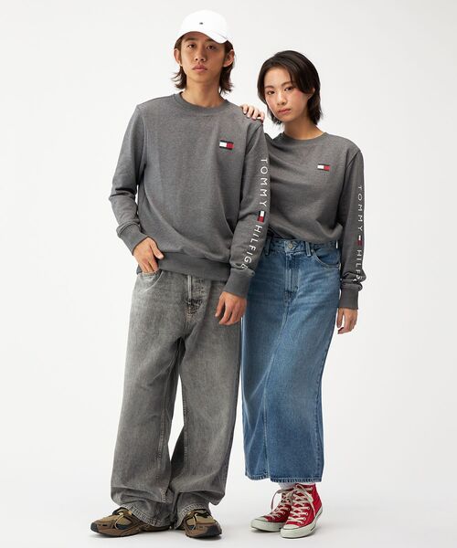 TOMMY HILFIGER(トミーヒルフィガー)の「【オンライン限定】フレンチテリー ロゴ ロングスリーブスウェット(スウェット・メンズ・チャコールグレー/ホワイト/ネイビー・MEDIUM/X-LARGE/LARGE/SMALL)」の6枚目の写真