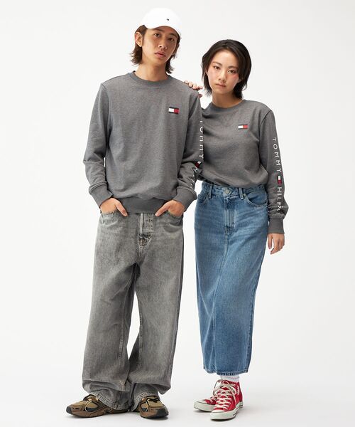 TOMMY HILFIGER(トミーヒルフィガー)の「【オンライン限定】フレンチテリー ロゴ ロングスリーブスウェット(スウェット・メンズ・チャコールグレー/ホワイト/ネイビー・MEDIUM/X-LARGE/LARGE/SMALL)」の8枚目の写真