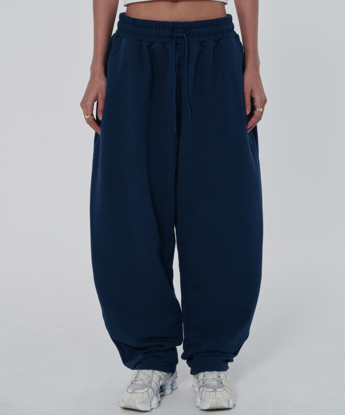 suade（スエード）の「BASIC WIDE LONG PANTS [NAVY]（スウェットパンツ・レディース・その他・SMALL/MEDIUM）」の2枚目の写真