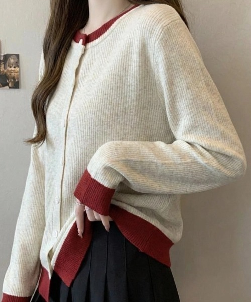 cammie(キャミー)の「レイヤード風デザイントップス(カーディガン/ボレロ・レディース・ダークグレー/レッド/アイボリー・M/L)」の7枚目の写真